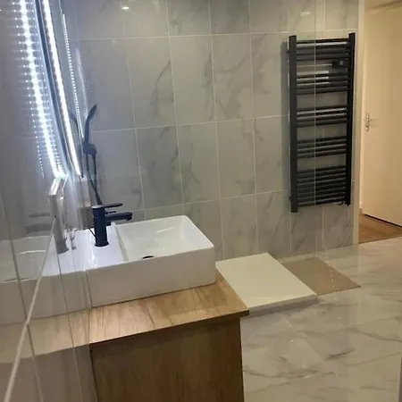 - Apartmán *